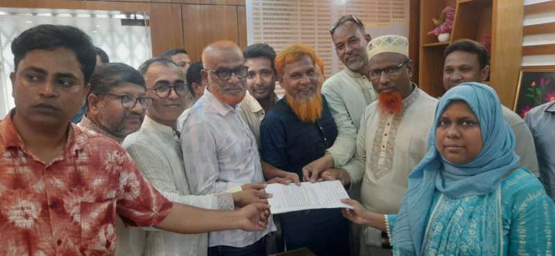 আখালিয়া নদীর তীরের গা ঘেঁসে চলাচলের রাস্তা নির্মাণের দাবীতে মানববন্ধন