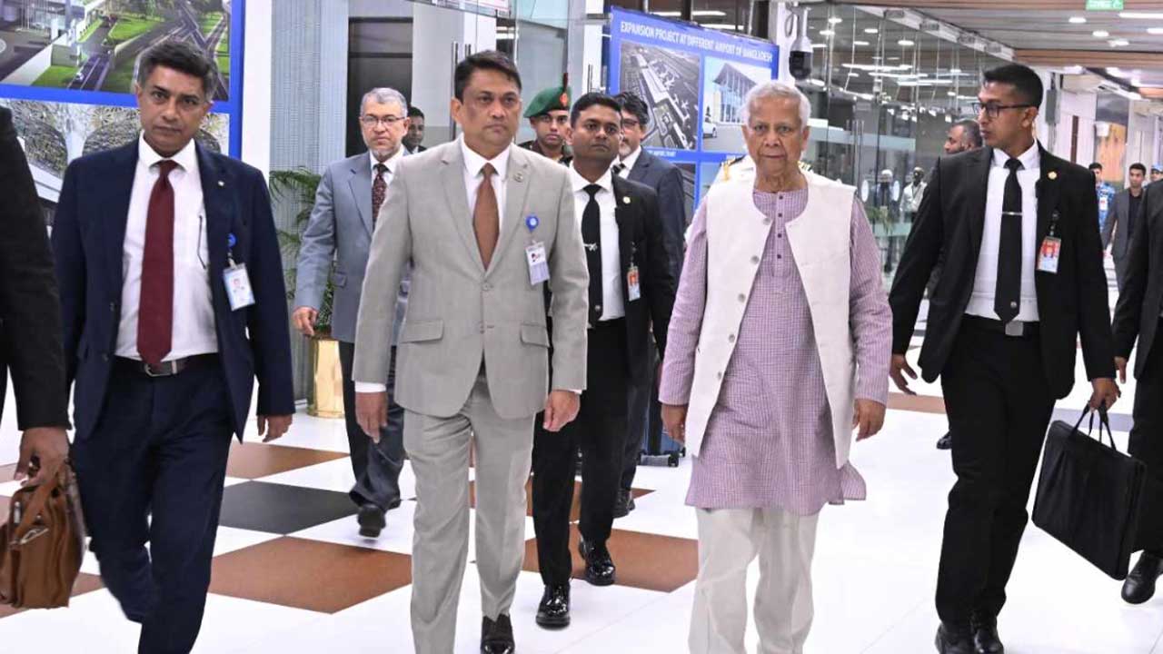 কাতারে ‘আর্থনা সামিট ২০২৫’-এ যোগ দিতে ঢাকা ছেড়েছেন প্রধান উপদেষ্টা ড. মুহাম্মদ ইউনূস