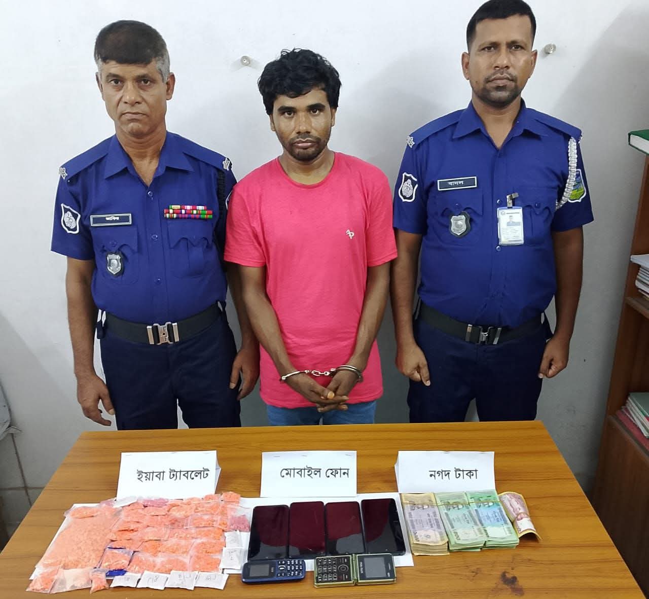 গফরগাঁওয়ে যৌথ বাহিনীর অভিযানে সাড়ে ৫ হাজার ইয়াবাসহ গ্রেফতার ১
