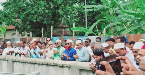 গফরগাঁওয়ের আওলাজুরে বীর মুক্তিযোদ্ধাদের গণকবরে আলমগীর মাহমুদ আলমের জিয়ারত