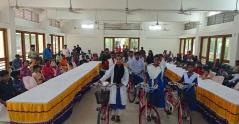 গফরগাঁওয়ে সমতল নৃ-গোষ্ঠী শিক্ষার্থীদের মাঝে বাইসাইকেল ও শিক্ষা ভাতা বিতরণ 
