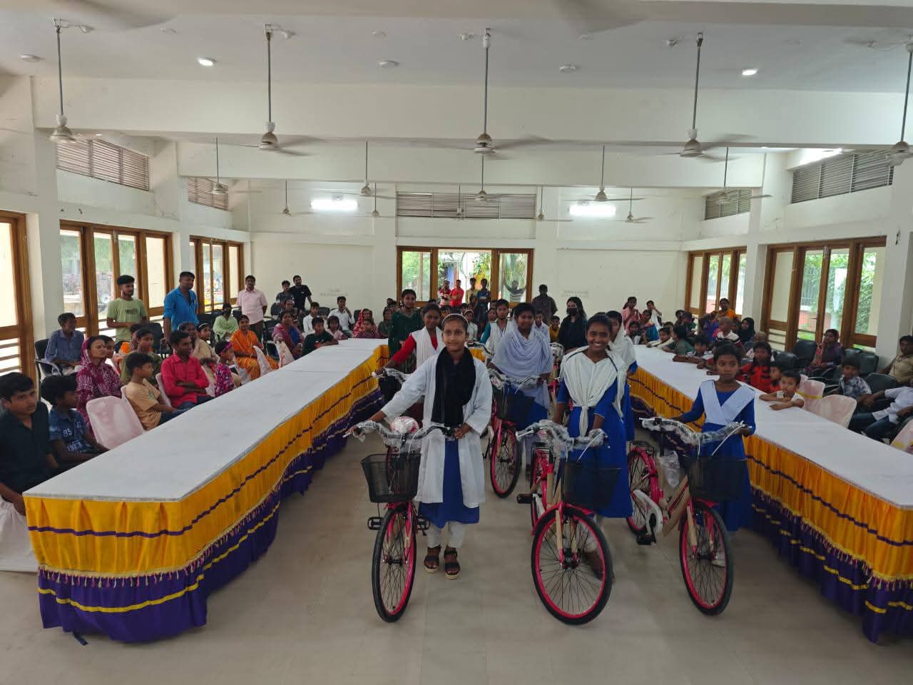গফরগাঁওয়ে সমতল নৃ-গোষ্ঠী শিক্ষার্থীদের মাঝে বাইসাইকেল ও শিক্ষা ভাতা বিতরণ