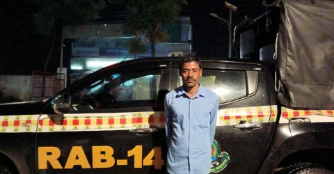 র‍্যাব-১৪ এর অভিযানে ফুলবাড়িয়ায় ৭ বছরের সাজাপ্রাপ্ত পলাতক আসামি গ্রেফতার