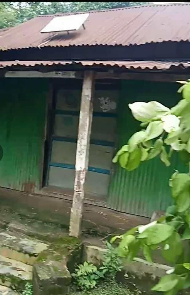 নান্দাইলের নিজবানাইল গ্রামে ভূমি দস্যু ও সন্ত্রাসীদের তাণ্ডব: বাড়ি ছাড়া নিরীহ পরিবার..