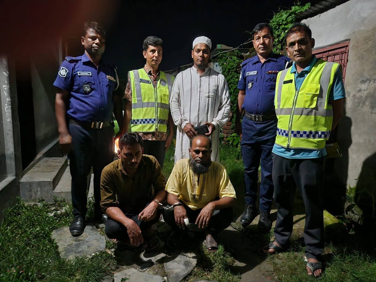 গফরগাঁওয়ে মোবাইল কোর্টে বিদেশি মদ ও গাঁজাসহ দুইজন আটক, একজনের ছয় মাসের কারাদণ্ড