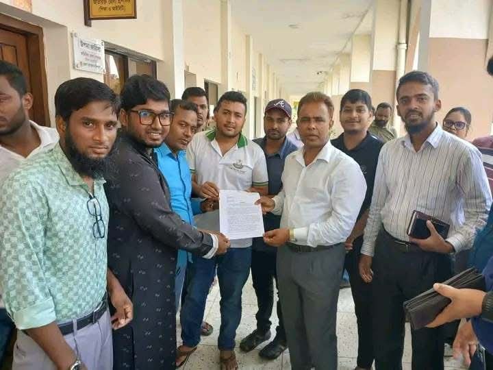 শেরে বাংলা মেডিকেলের চিকিৎসার মান নিশ্চিতের দাবিতে গর্বের বাকেরগঞ্জের স্মারকলিপি প্রদান