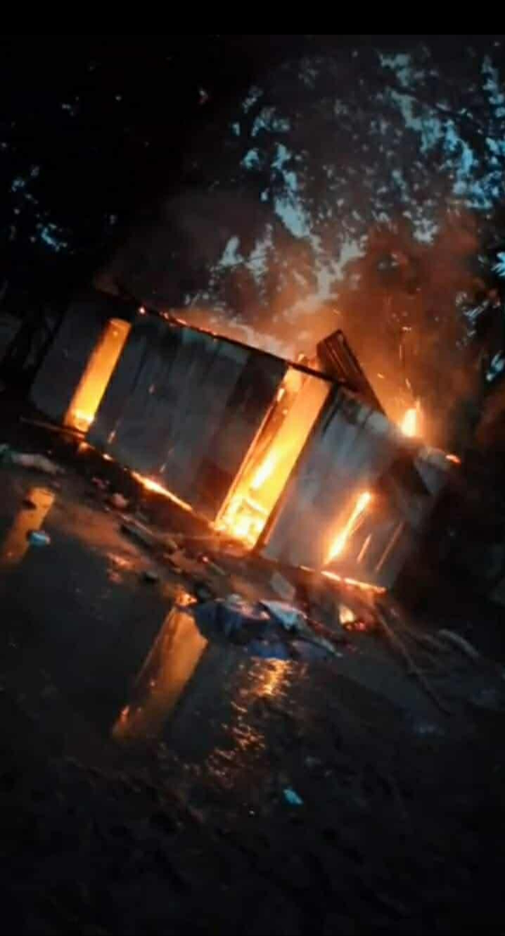 নান্দাইলে জমি সংক্রান্ত বিরোধে নারীসহ তিনজনকে কুপিয়ে জখম, বসতঘরে অগ্নিসংযোগ মালামাল লুট