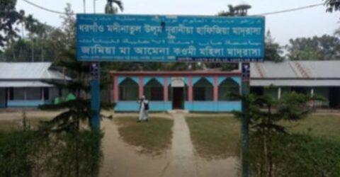 ময়মনসিংহে মাদরাসায় ফ্যান সংকটে ছাত্রীদের দুর্ভোগ, প্রতিদিনই জ্ঞান হারাচ্ছে কয়েকজন!