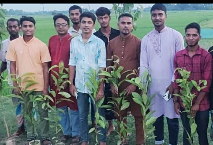 স্বপ্নময় ফাউন্ডেশন কর্তৃক আয়োজিত বৃক্ষরোপণ ও ফলজ গাছ বিতরণ