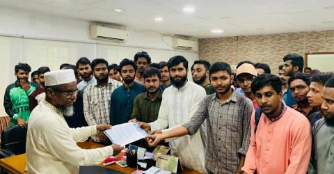 বরিশালে ১৩ দফা দাবিতে মাঠে নামলো বিএম কলেজ ছাত্রশিবির