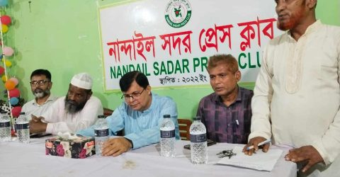 নান্দাইল সদর প্রেসক্লাবের সাংবাদিকদের সাথে মতবিনিময় করলেন মেজর জেনারেল (অবঃ) আনোয়ারুল মোমেন। 