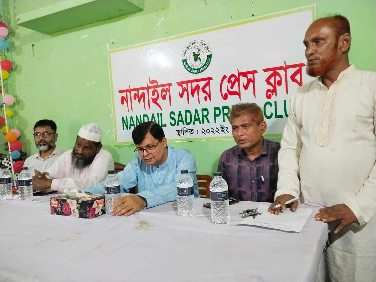 নান্দাইল সদর প্রেসক্লাবের সাংবাদিকদের সাথে মতবিনিময় করলেন মেজর জেনারেল (অবঃ) আনোয়ারুল মোমেন। 