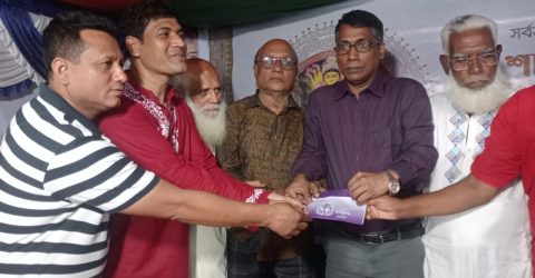 গফরগাঁওয়ে বিএনপি নেতা ডা. রানার বিভিন্ন পূজা মন্ডপ পরিদর্শন ও অর্থ সহায়তা প্রদান