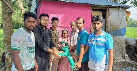 কাশেম-আলপনা দম্পতিকে সুপেয় পানির ব্যবস্থা করে দিল জনতার ঈশ্বরগঞ্জ 