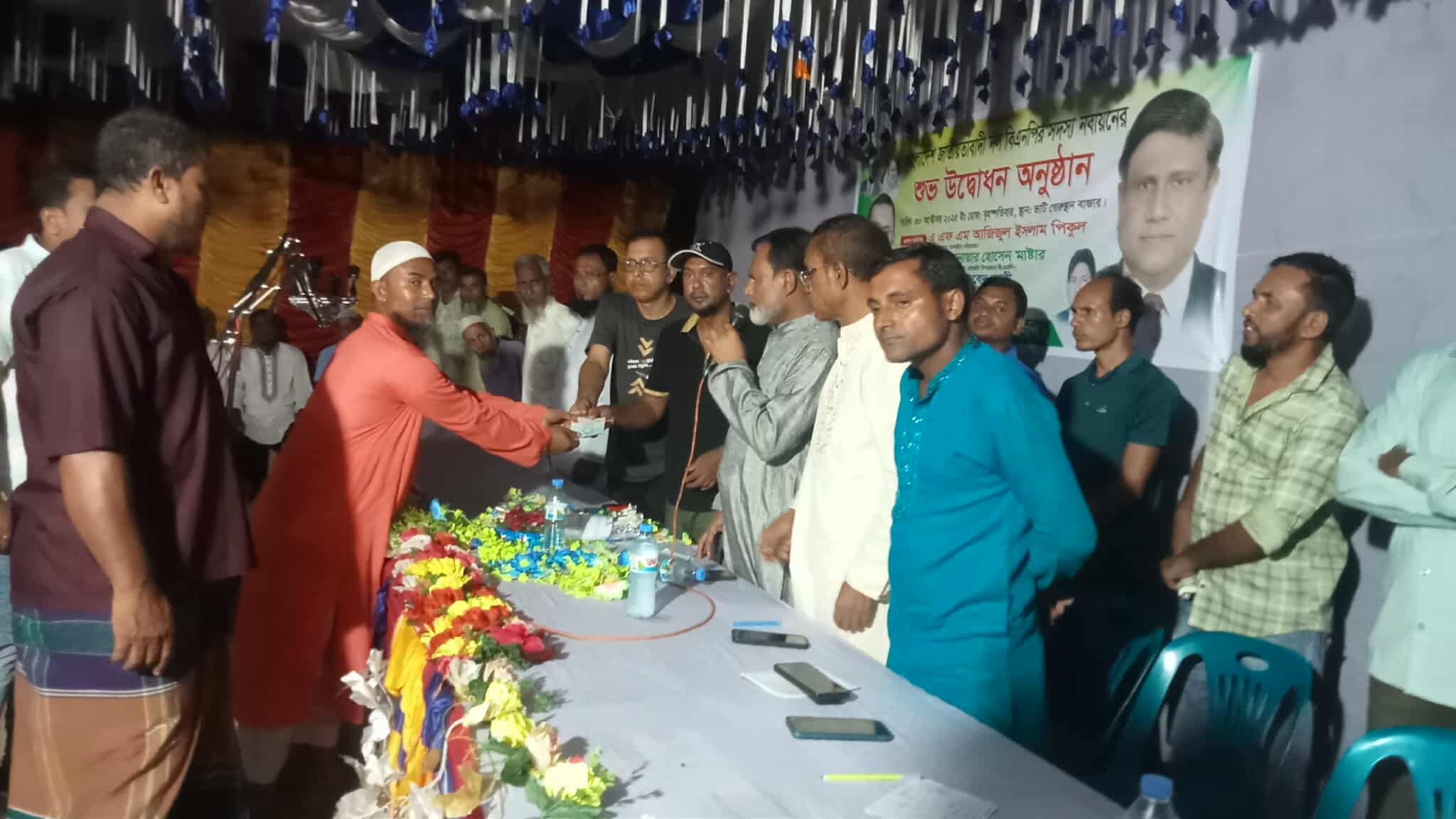 সকলকে ঐক্যবদ্ধ হয়ে দলের পক্ষে কাজ করার আহবান জানান সাবেক মেয়র এ এফ এম আজিজুল ইসলাম পিকুল।