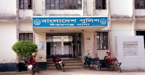 লকডাউন কর্মসূচি ঘিরে ঈশ্বরগঞ্জে পুলিশের অভিযান, আটক ৫