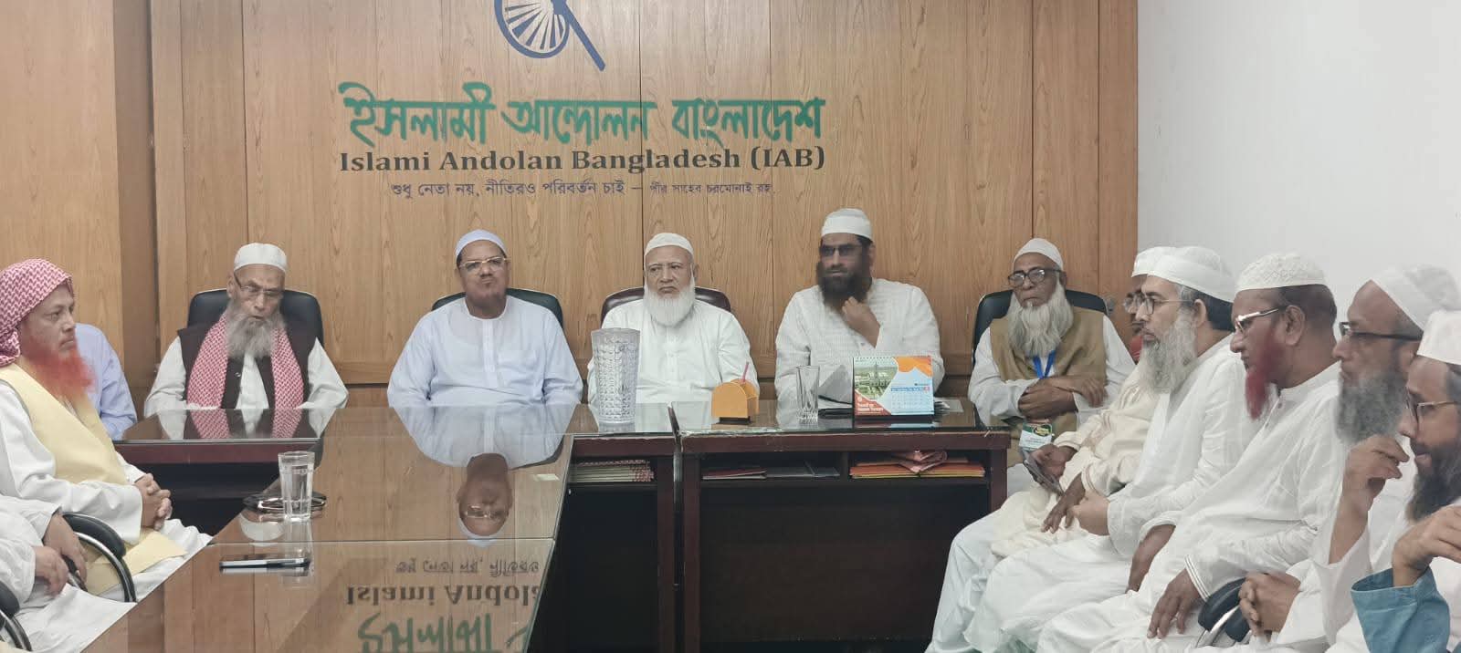 আন্দোলনরত ৮ দলীয় শীর্ষ নেতৃবৃন্দের বৈঠক অনুষ্ঠিত। প্রধান উপদেষ্টার সাথে আলোচনার সিদ্ধান্ত। 