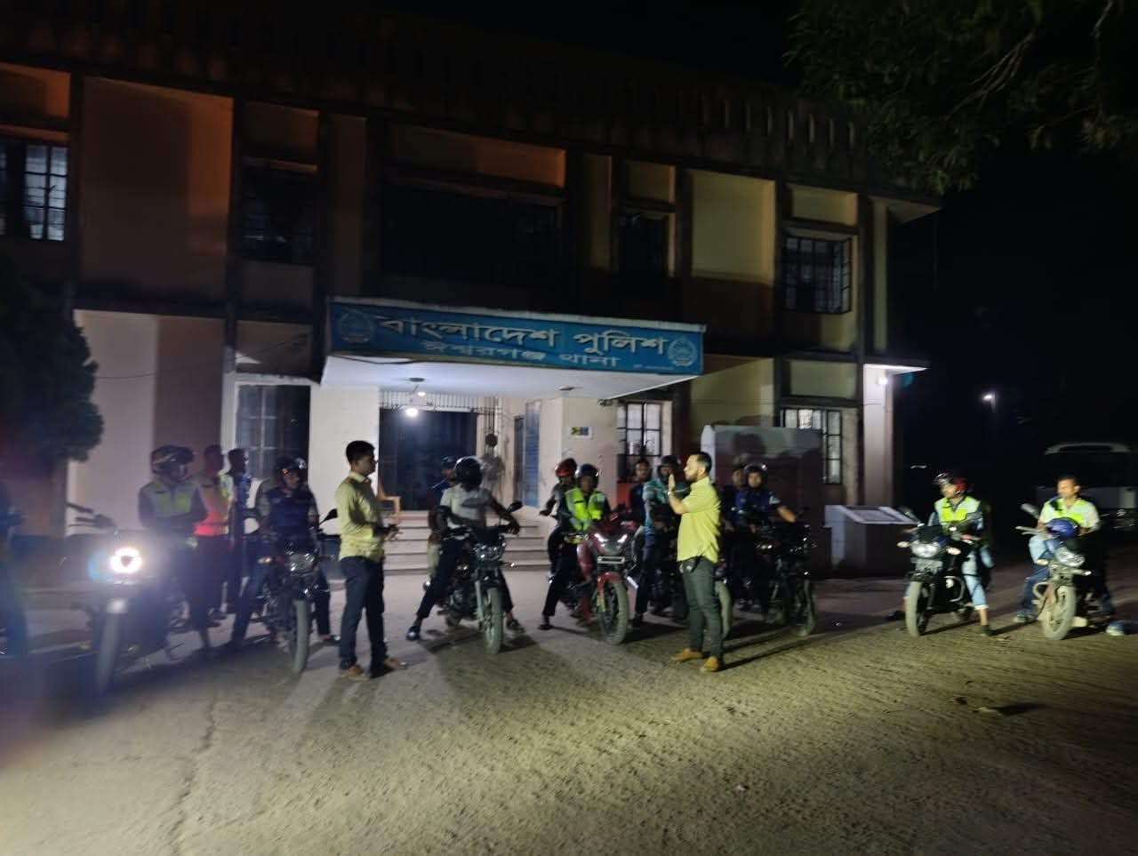 নাশকতা ঠেকাতে ঈশ্বরগঞ্জে পুলিশের ‘হোন্ডা মোবাইল’ অভিযান