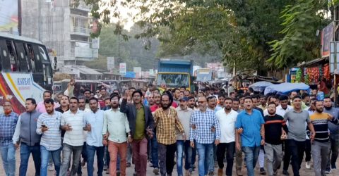 শেখ হাসিনার ফাঁসি ও অবৈধ লকডাউনের বিরুদ্ধে ঈশ্বরগঞ্জে বিএনপির বিক্ষোভ