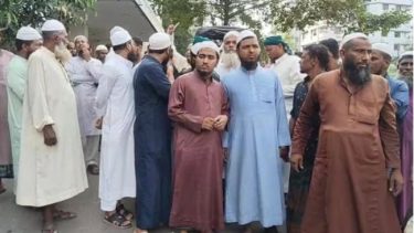 ইসলামী আন্দোলন এর নেতাকে গ্রেফতারের প্রতিবাদে থানা ঘেরাও 