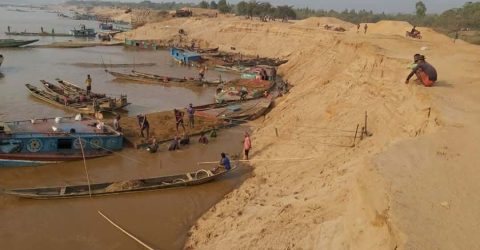 যাদুকাটায় ম্যাজিস্ট্রেটের ওপর হামলায় ৩২৪ জনের নামে মামলা