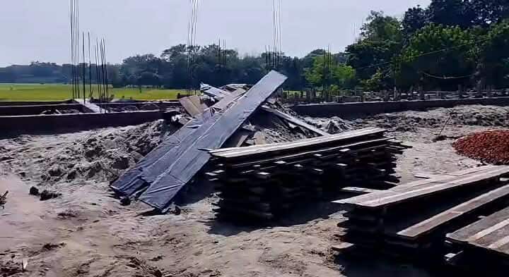 নান্দাইলে সওজের জায়গা দখল করে মার্কেট নির্মাণের অভিযোগ আতাউরের    বিরুদ্ধে। 