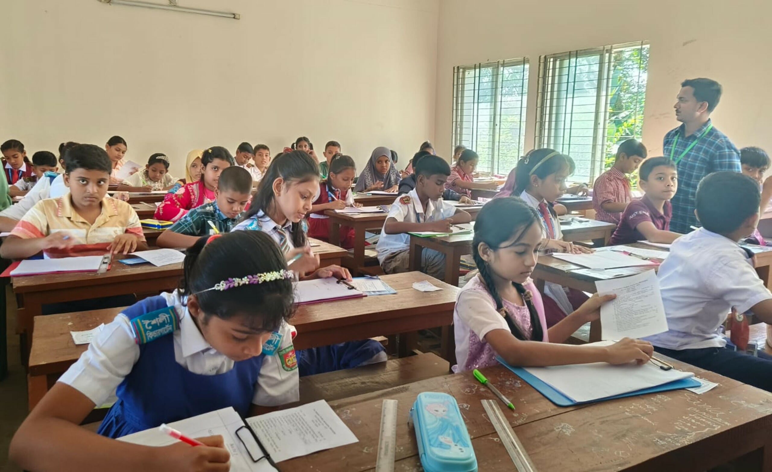 ঈশ্বরগঞ্জে দ্যা স্টুডেন্টস ওয়েলফেয়ার অ্যাসোসিয়েশনের বৃত্তি পরীক্ষা অনুষ্ঠিত