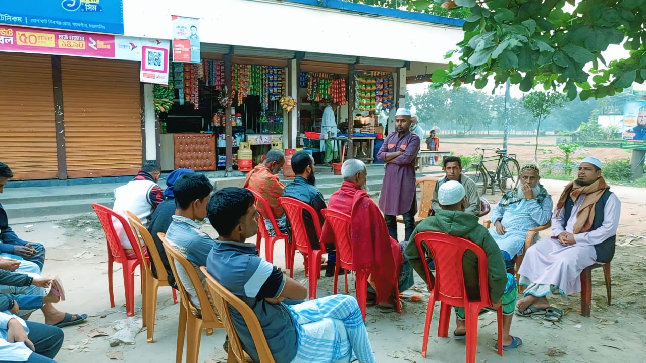 গফরগাঁওয়ের পথের প্রতিটি মোড়ে সাবেক প্রধানমন্ত্রী খালেদা জিয়ার সুস্থতা কামনায় দোয়া   ‎