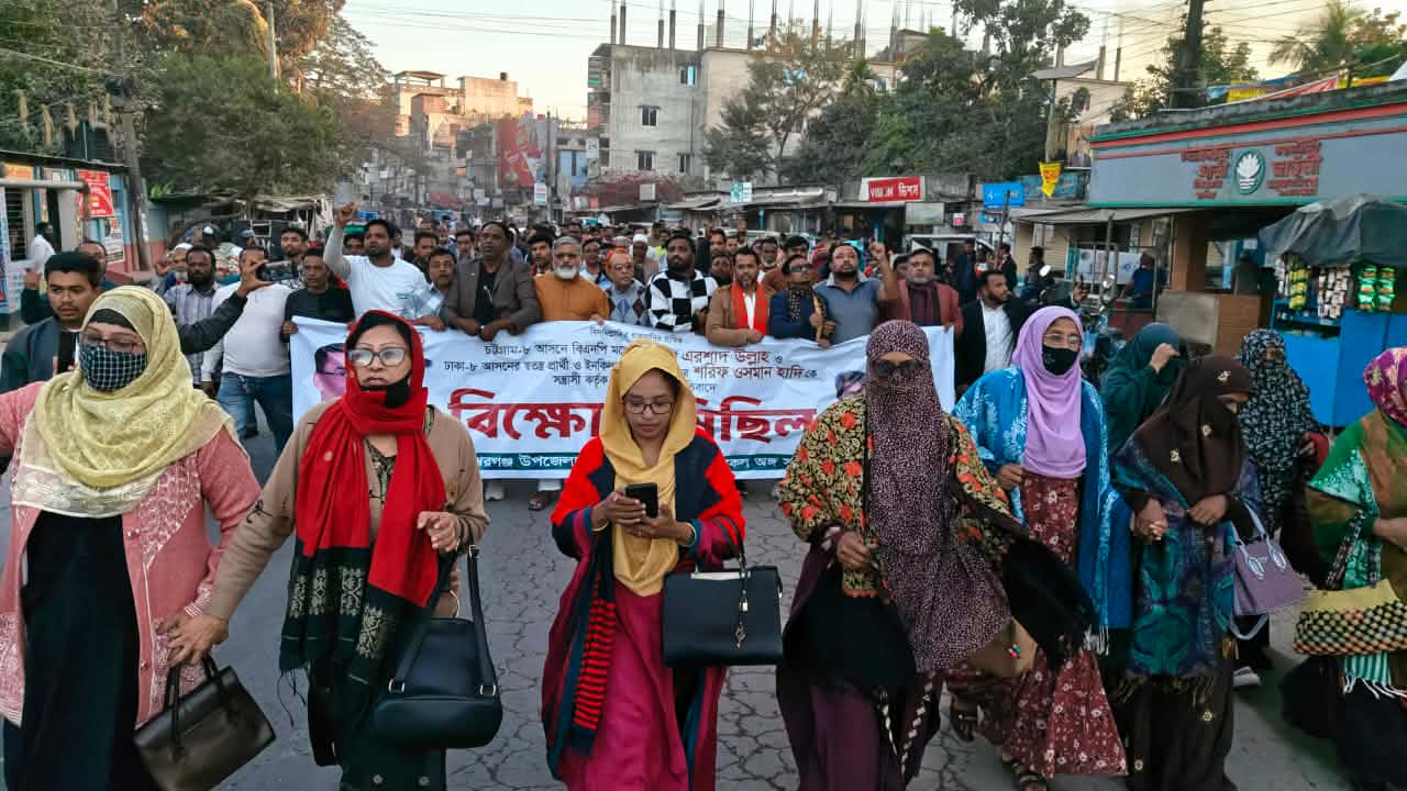 হাদি ও এরশাদ উল্ল্যাহকে গুলি করে হত্যাচেষ্টার প্রতিবাদে ঈশ্বরগঞ্জে বিএনপির বিক্ষোভ