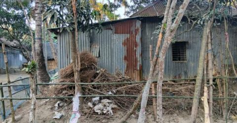 নান্দাইলে প্রতিবেশীকে ফাঁসাতে একের পর এক ফন্দিতে ব্যস্ত ওয়াসিম, শালিসে ছুরিকাঘাতের চেষ্টা।