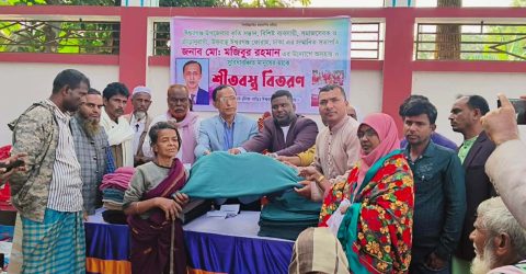 ঈশ্বরগঞ্জে শীতার্ত মানুষের পাশে মজিবুর রহমান