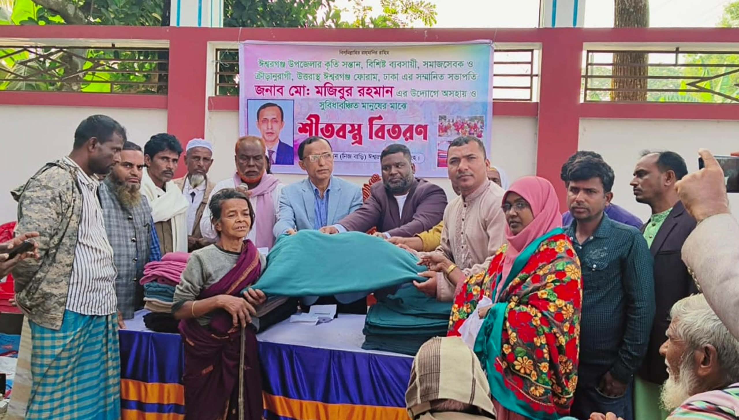 ঈশ্বরগঞ্জে শীতার্ত মানুষের পাশে মজিবুর রহমান