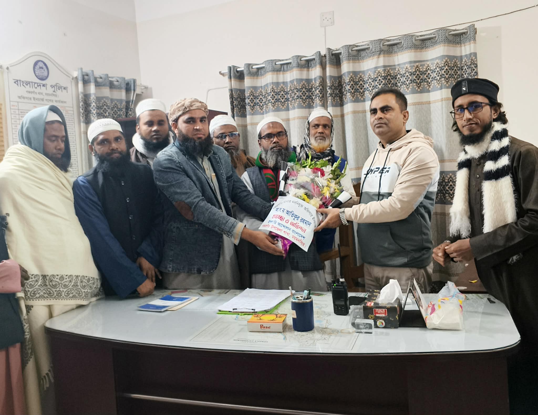 গফরগাঁও থানার নবনিযুক্ত অফিসার ইনচার্জ আ,স,ম,আতিকুর রহমানের সাথে সৌজন্য সাক্ষাৎ করেন ইসলামী আন্দোলন বাংলাদেশ গফরগাঁও উপজেলা শাখার নেতৃবৃন্দ। 