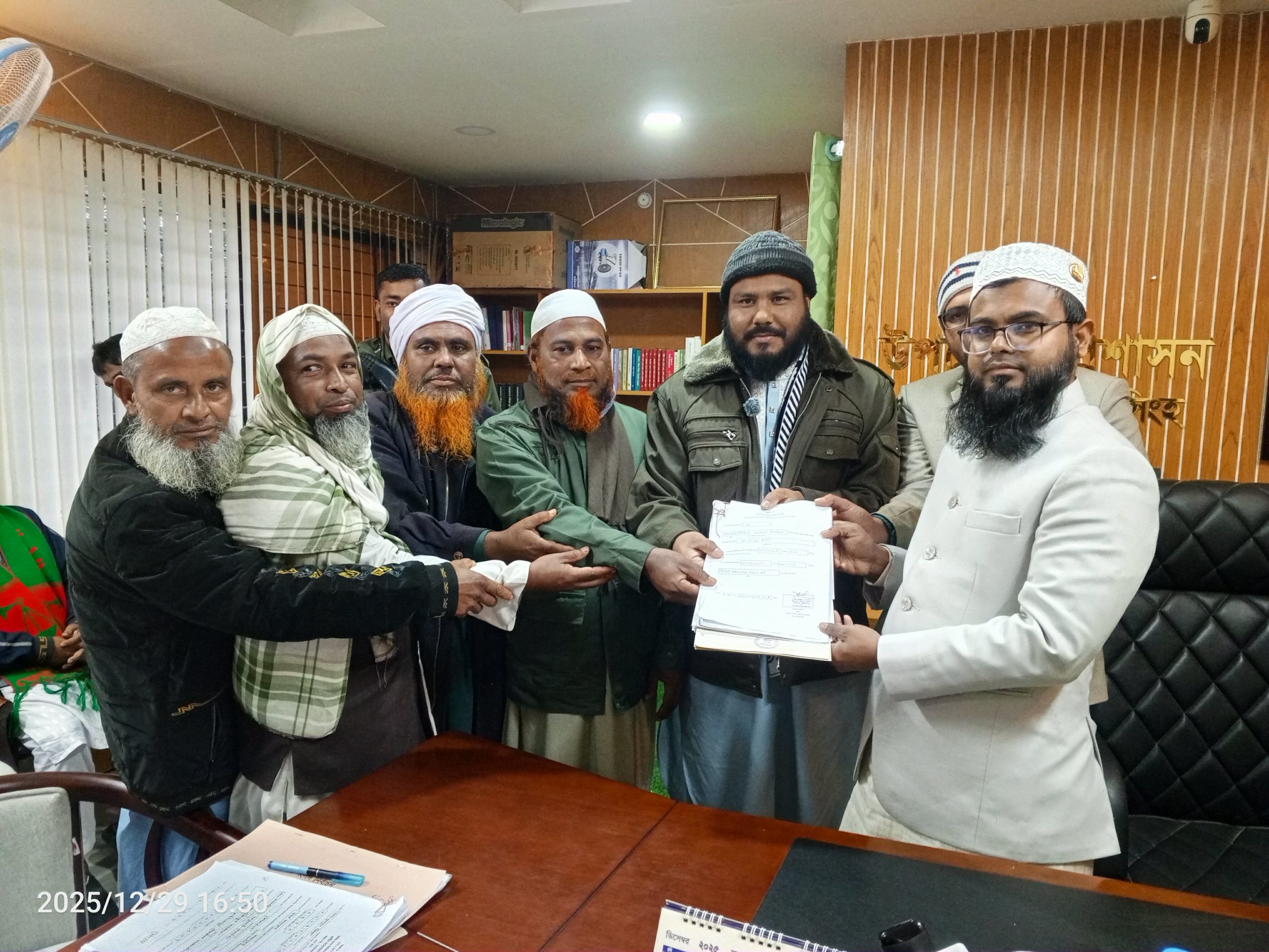 ‎মনোনয়ন পত্র দাখিল করেন ময়মনসিংহ-১ আসনে এমপি পদপ্রার্থী এডভোকেট মোঃ জিল্লুর রহমান। 