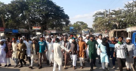 হাদি হত্যাকাণ্ডের বিচার দাবিতে ঈশ্বরগঞ্জে ছাত্র-জনতার বিক্ষোভ