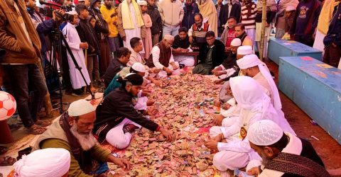 মাদ্রাসার বার্ষিক মাহফিলে একদিনে এক কোটি টাকা দান