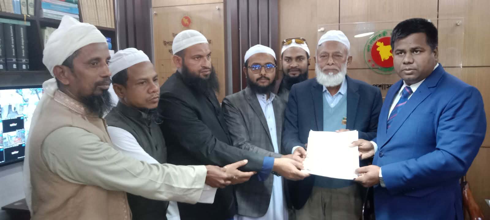 সুনামগঞ্জ-১ আসনে ইসলামী আন্দোলন বাংলাদেশের হাতপাখা প্রতীকের প্রার্থীর মনোনয়ন ফরম জমা দান।