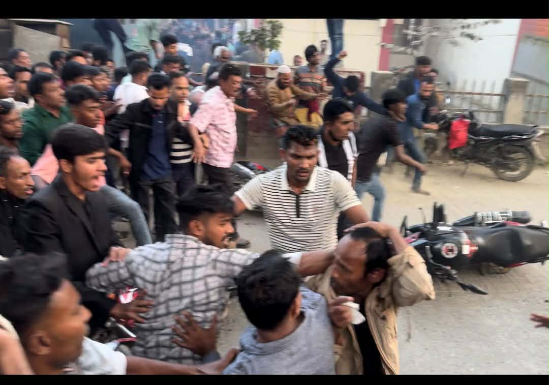 গফরগাঁওয়ে বিএনপি ও স্বতন্ত্র প্রার্থীর সমর্থকদের সংঘাত  