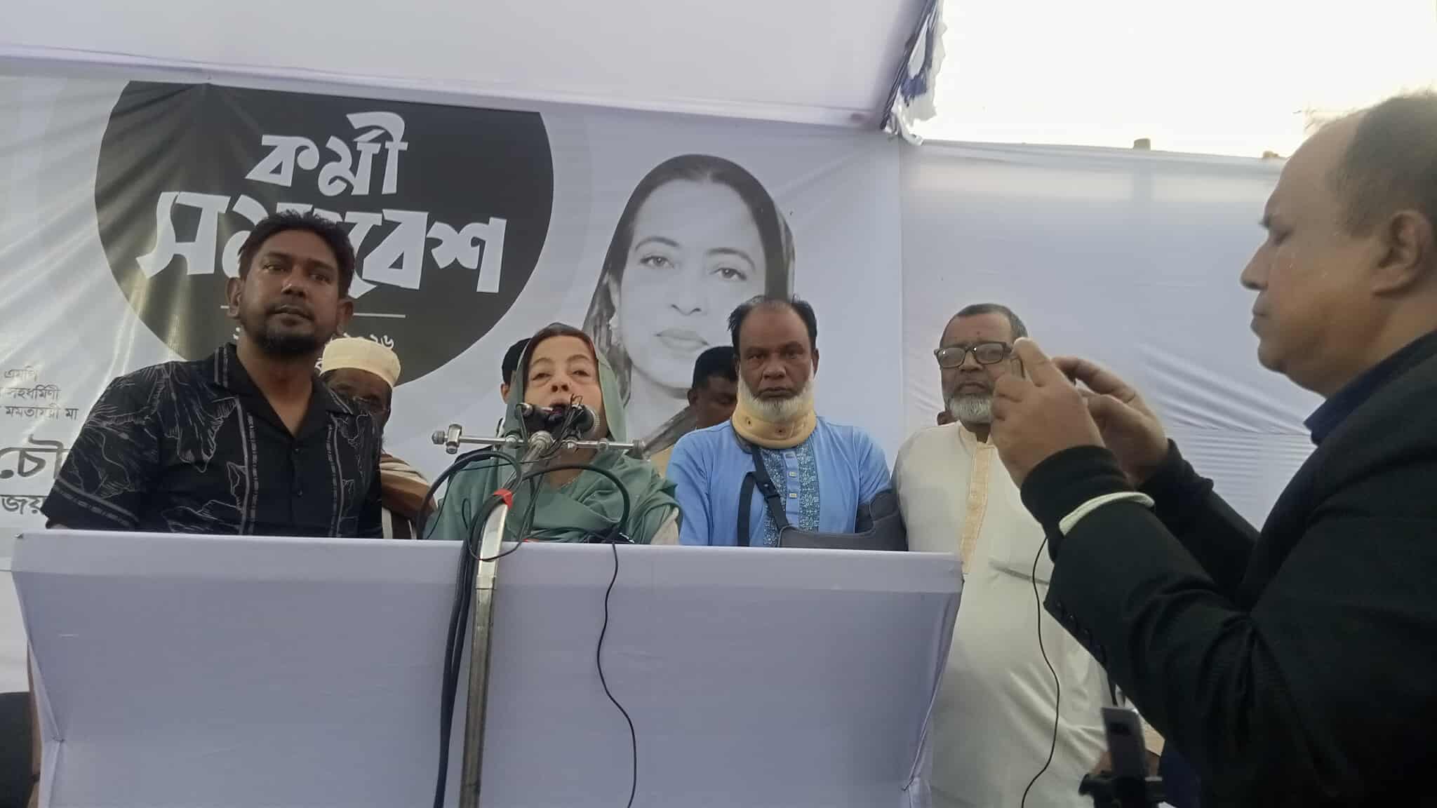 নান্দাইল ৯ আসনে স্বতন্ত্র প্রার্থী হাসিনা খান চৌধুরীর বক্তব্য শোনে অঝরে কাঁদলেন ত্যাগী নেতা কর্মীরা। 