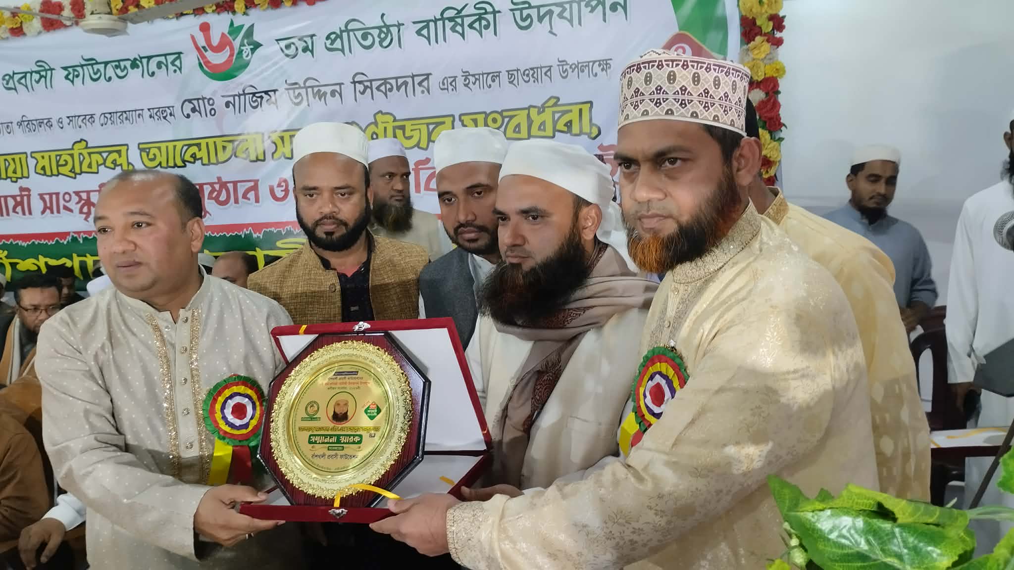 হাতপাখার প্রার্থী রুহুল্লাহ তালুকদার গুণীজন সম্মেলনে সংবর্ধিত 