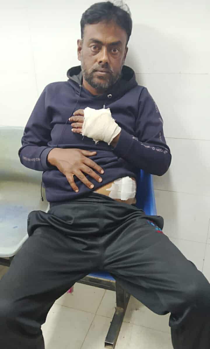 নান্দাইলে নিজ বাড়িতে সাবেক কমিশনার মানিককে ছুরিকাঘাত। 