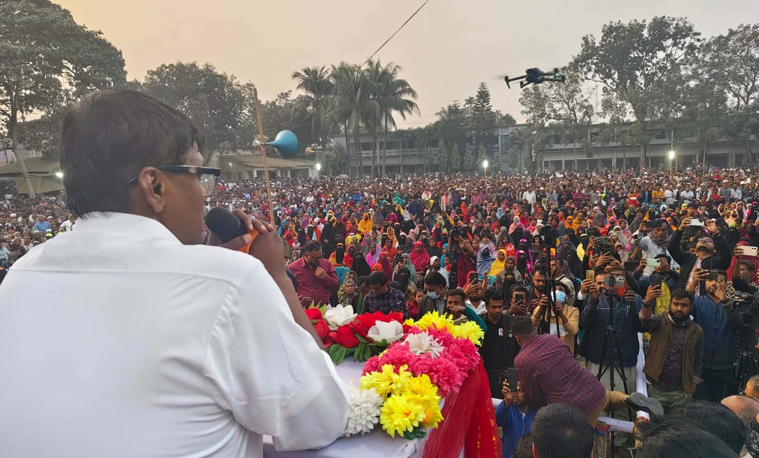 সিজন ভালা ধান লাগা”: ঈশ্বরগঞ্জে অভিনব স্লোগানে মাজেদ বাবুর পক্ষে ধানের শীষের প্রচার*