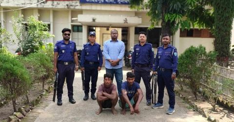 জাদুকাটা নদীতে অবৈধ বালু উত্তোলনবিরোধী মোবাইল কোর্ট অভিযান, ৪ জন দণ্ডিত।