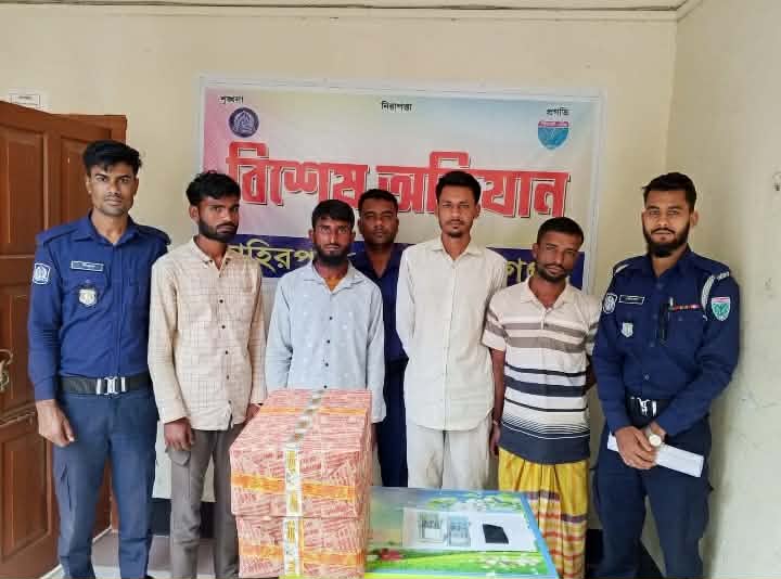 ভারতীয় বিড়ি ইয়াবার চালান মাদকসহ সুনামগঞ্জের তাহিরপুরে চার পেশাদার মাদক কারবারিকে গ্রেফতার করেছে থানা পুলিশ।