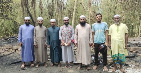 অগ্নিকাণ্ডে সর্বস্ব হারানো পরিবারের পাশে দাঁড়াল ইসলামী আন্দোলন বাংলাদেশ। পরিদর্শনে নেতৃবৃন্দ।