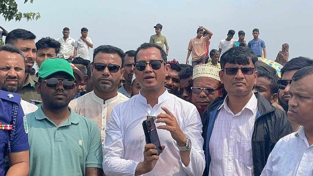 আলমখালি বাঁধ পরিদর্শন করলেন এমপি কামরুজ্জামান কামরুল
