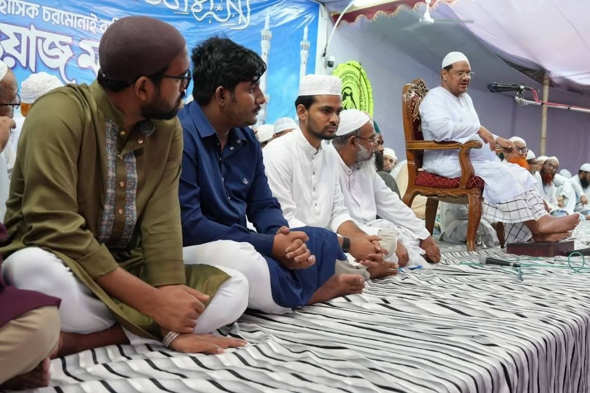 চরমোনাই মাহফিলে এনসিপির নেতারা