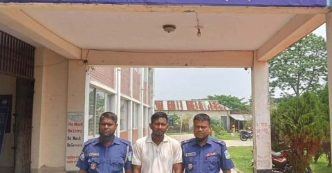 পাগলায় থানা পুলিশের অভিযানে ৫০ পিস ইয়াবাসহ মাদক ব্যবসায়ী গ্রেফতার