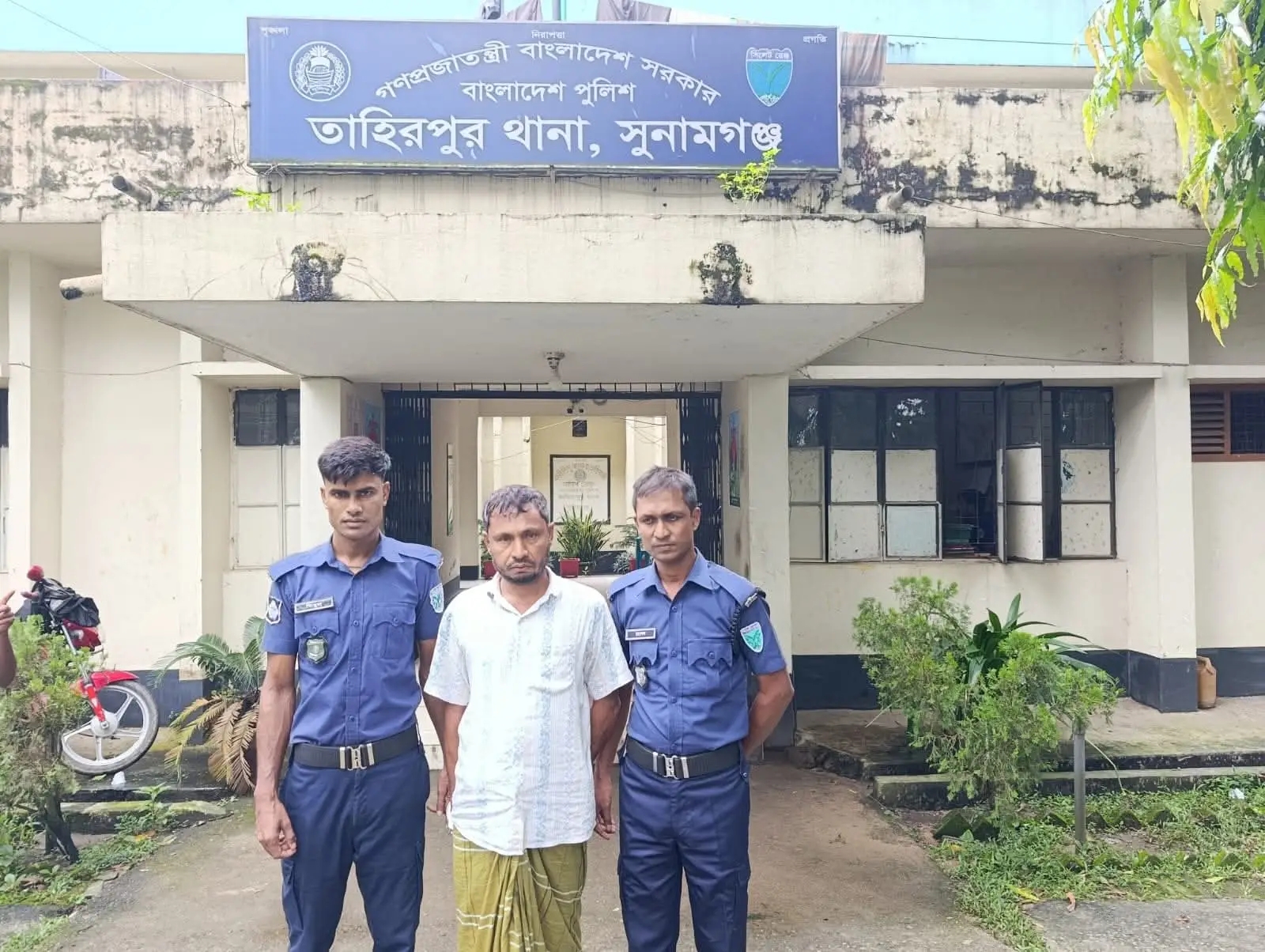 তাহিরপুরে মারধর মামলার এজাহারনামীয় আসামি গ্রেফতার