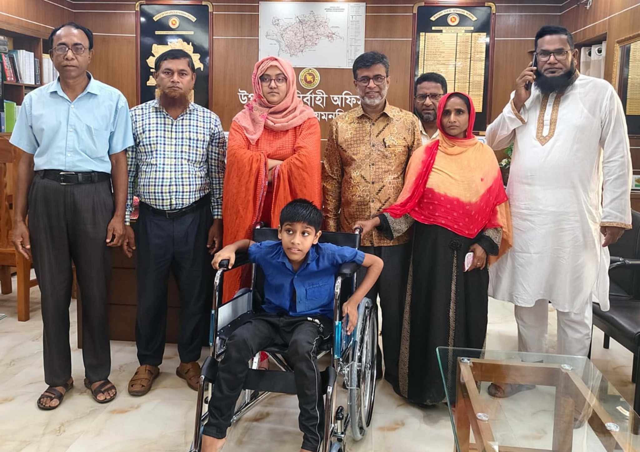 একটি হুইল চেয়ার বদলে দিল মুফিদুল্লাহর শিক্ষাজীবনের গল্প